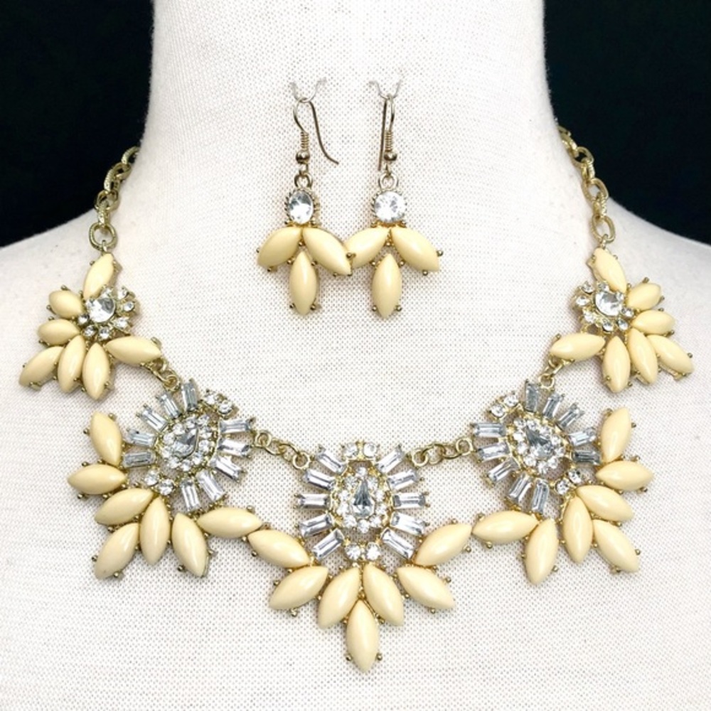 Buttercream Yellow Gem Flair Necklace Earrings Set